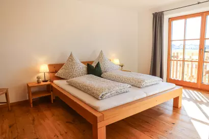 16_eberlhof-chiemsee_bergblick