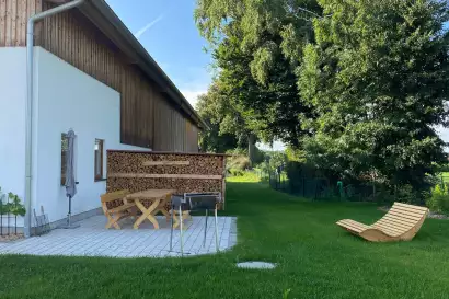 02_eberlhof_kinderspielplatz-haus