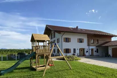 00_eberlhof_kinderspielplatz-haus